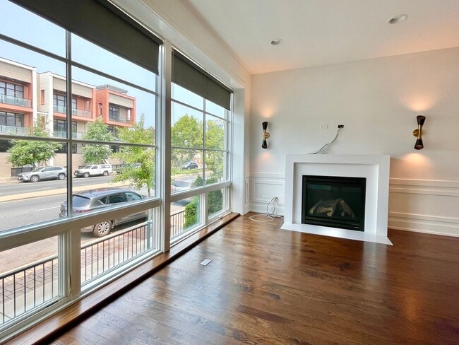 2453 W Irving Park Rd