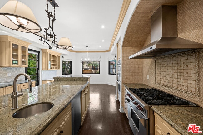 Photo - 305 N Palm Dr