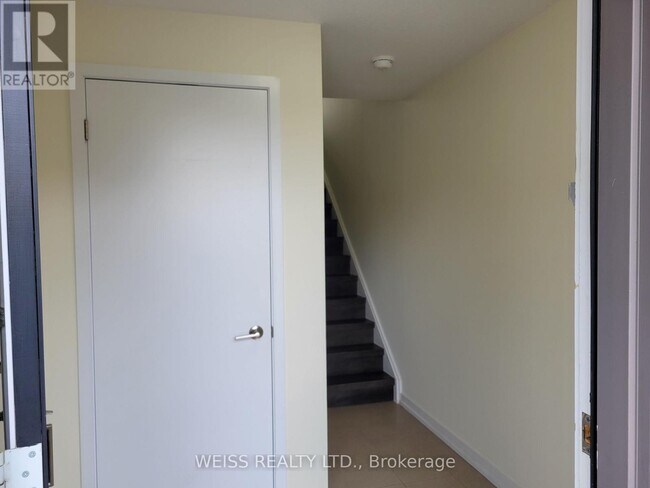 Photo - 510 N Service Rd