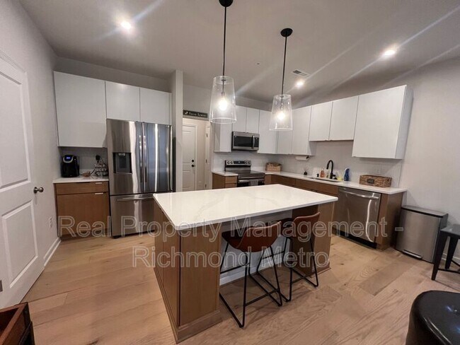 Photo - 1900 Roseneath Rd