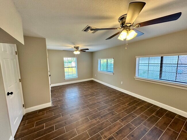 Photo - 2125 Maverick Dr