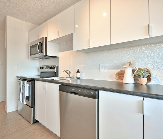 Building Photo - 127 & 157 Biggs Street