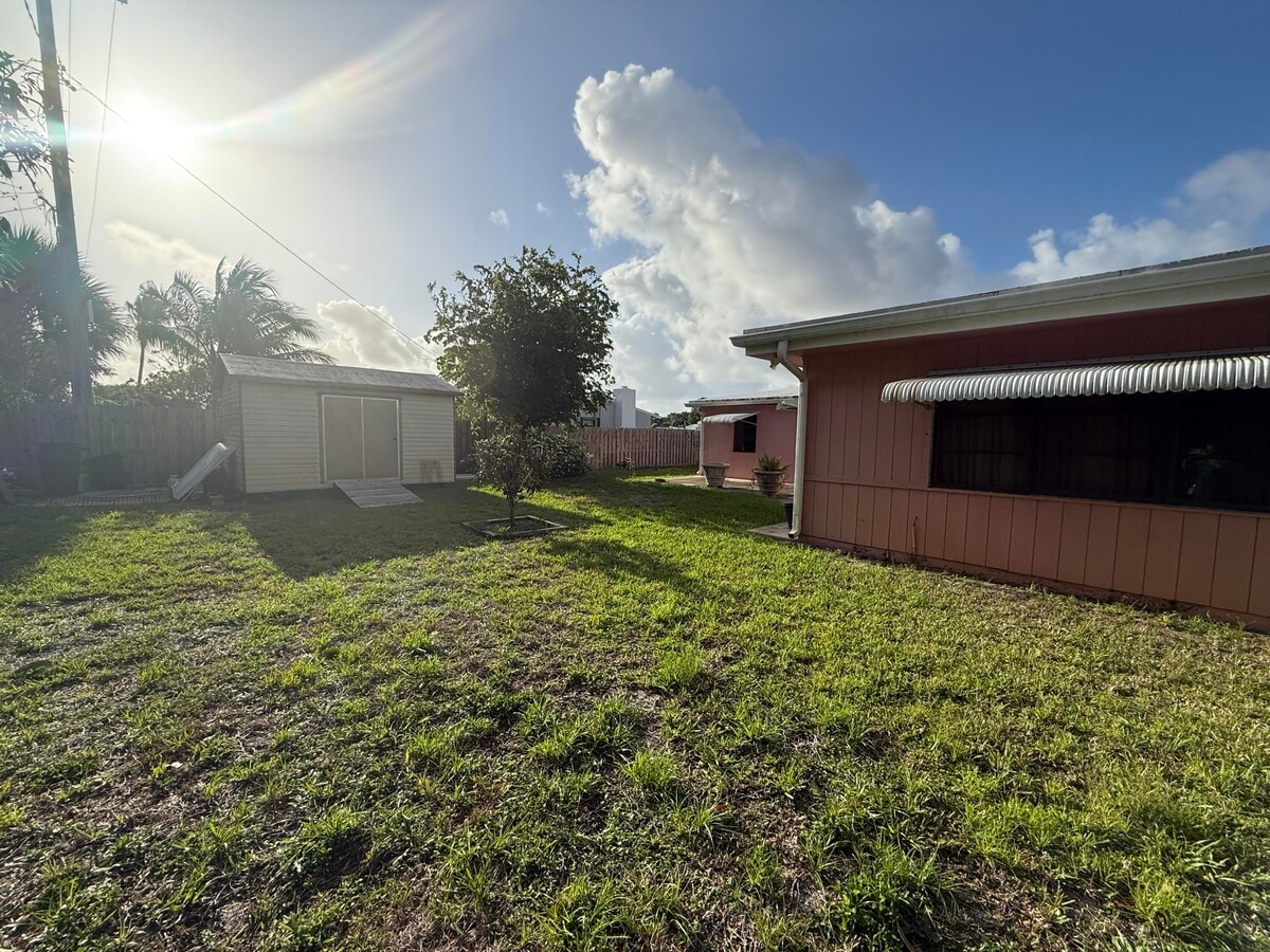 Photo - 817 Elm Rd