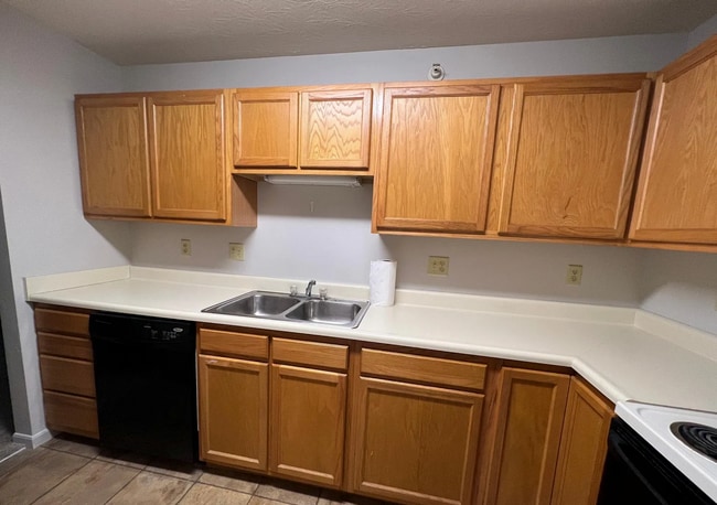 Photo - 100 N Rdg Dr Unit 2