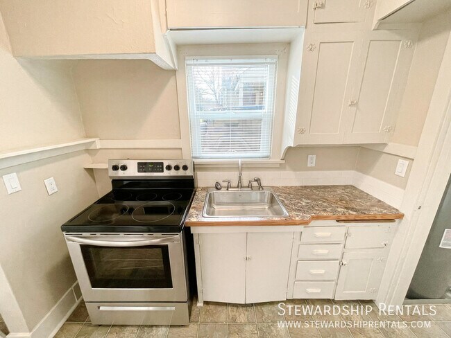 Photo - 2024 Emerald St Unit 4