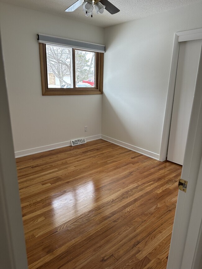 Photo - 3207 90th St