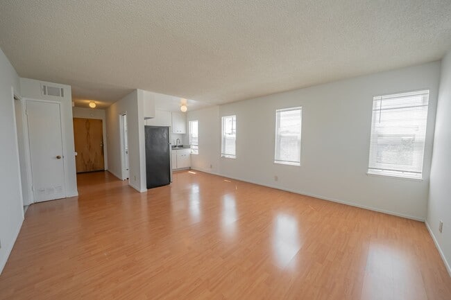 Photo - 1467 Russell St Unit 3