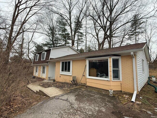 Building Photo - 1310 E Prairie Dr