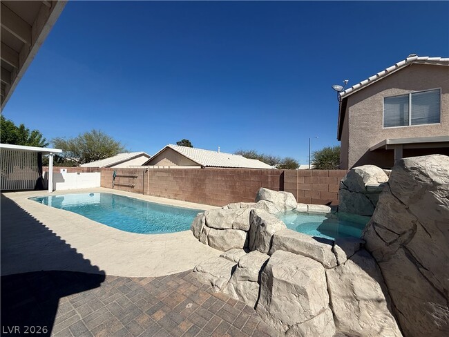 Photo - 694 Riverband Pl