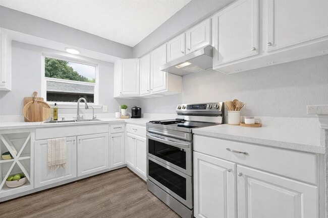 Photo - 5411 Castlecreek Ln