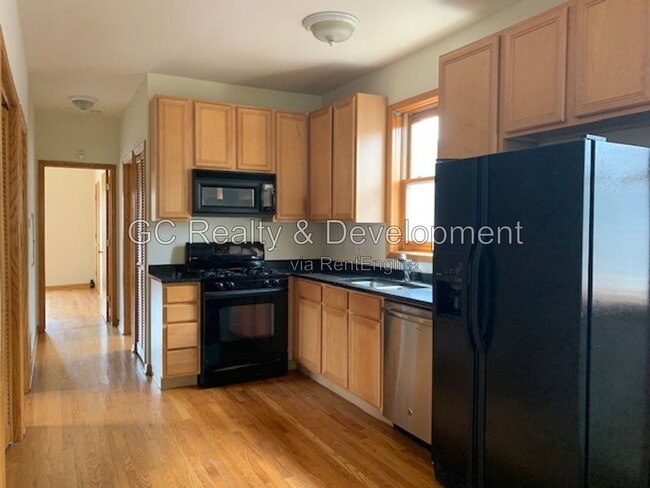 Photo - 1505 N Maplewood Ave Unit 2