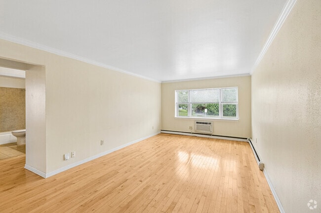 2BR, 1BA - 950SF - Living Room
