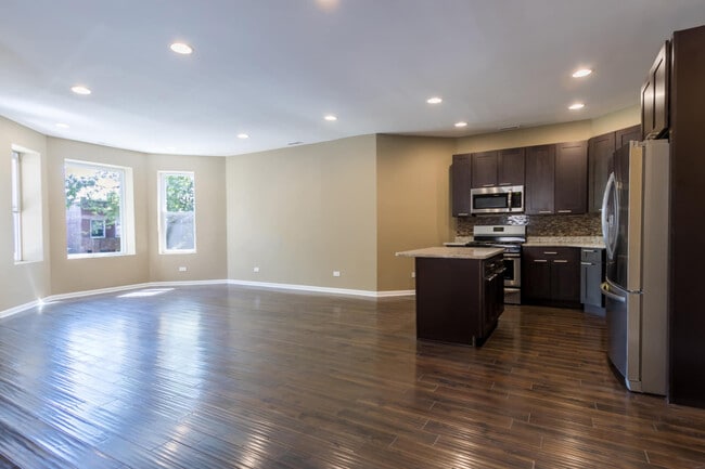 Photo - 538 N Hamlin Ave