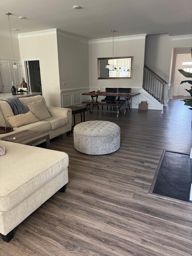 Fully Furnished Home - 1952 Crumhorn Ave