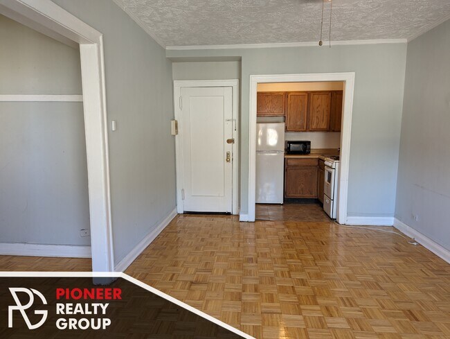 Photo - 717 W Belmont Ave Unit 401