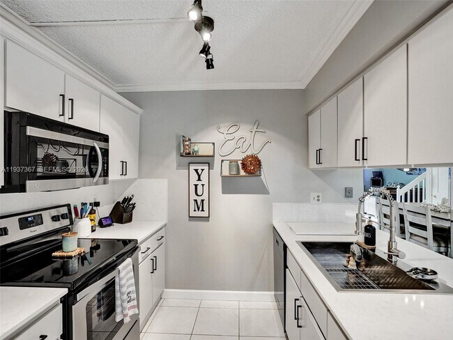 Photo - 11861 SW 9th Manor