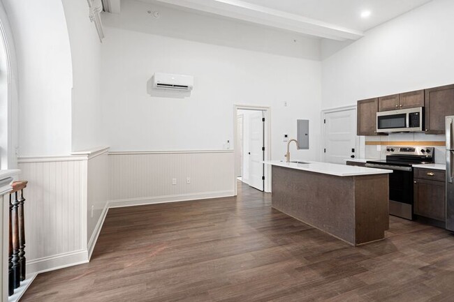 Photo - 401 Martin St