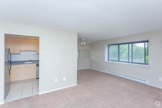 2BR, 1BA - 850 SF