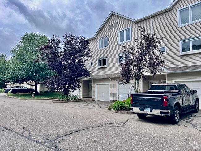 Building Photo - 158 Paddock Ave Unit APT 302