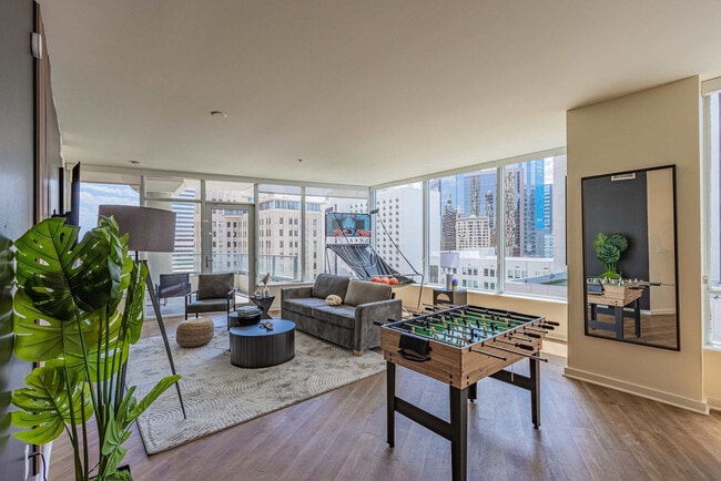 Photo - 44 W Monroe St Unidad SI ID1388726P