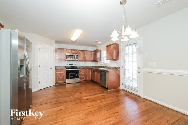 Photo - 3929 Creekmoore Dr