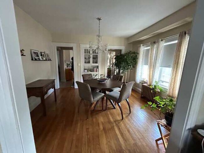 22 Melville Ave Unit 2