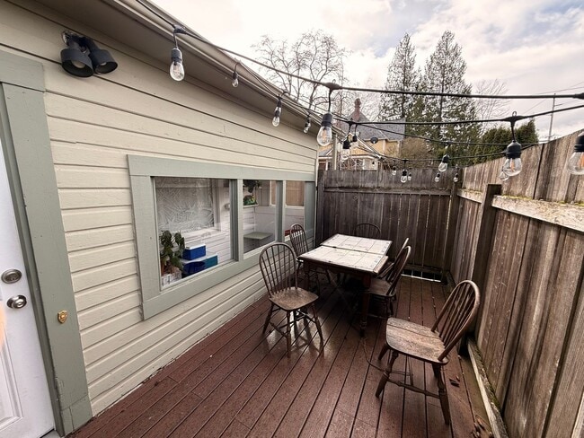 Photo - PRELEASING: 4 bdrm/1bath Sunny York Neighborhood home!