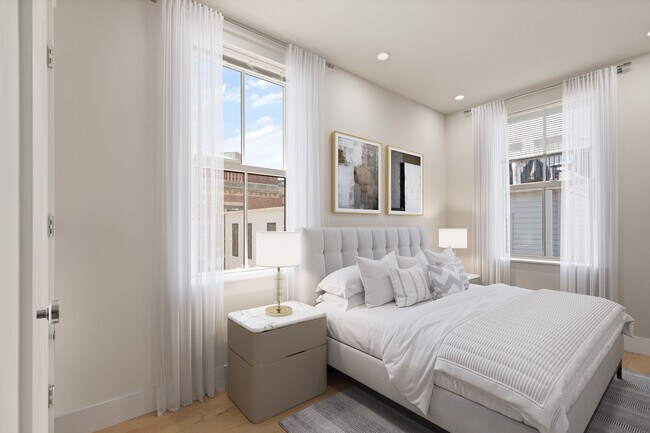 Photo - 447 W 4th St