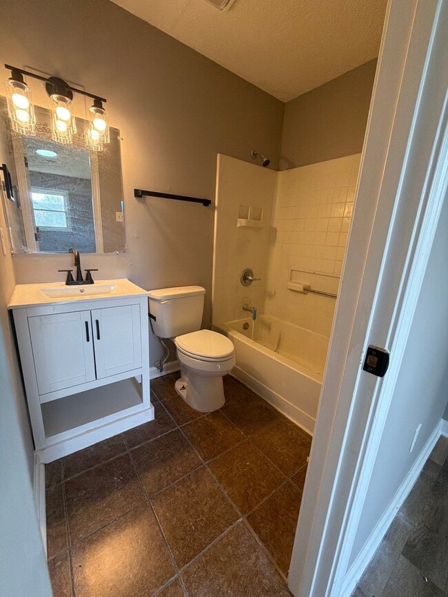 Photo - 213 Poplar St