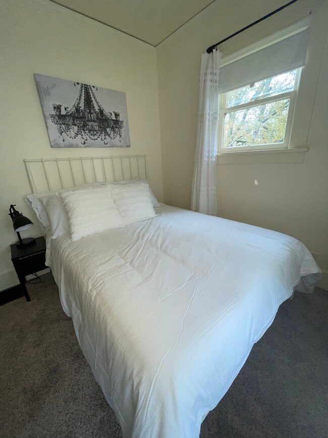 Photo - 437 NW 6th St Unit #2 - Full-Double Bed