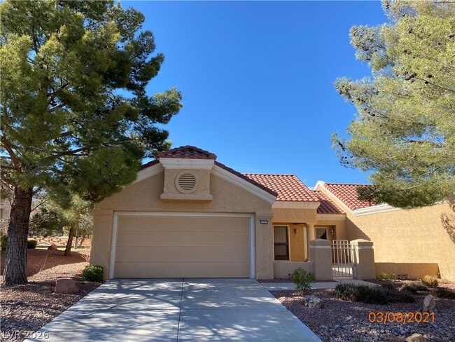 Building Photo - 2501 Showcase Dr