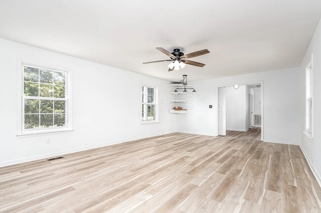 Photo - 2718 Buckner Ln