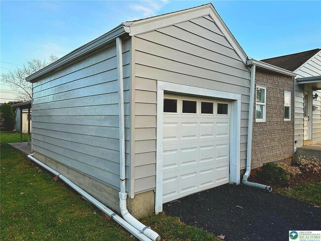 Photo - 1103 N Van Buren St