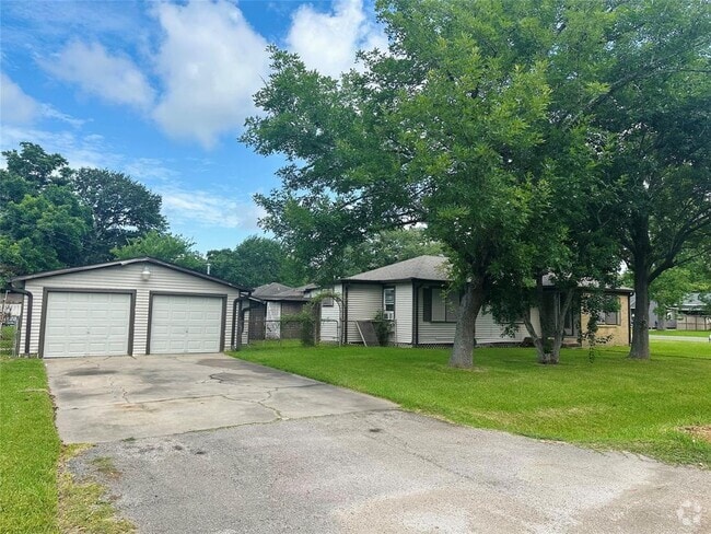 Building Photo - 2303 Oaklawn Dr Rental