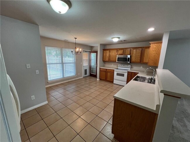 Photo - 211 Ravenwood Blvd