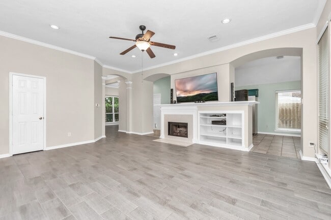 Photo - 1715 Parkview Ln