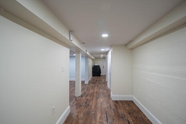 89 Morris St Unit Basement