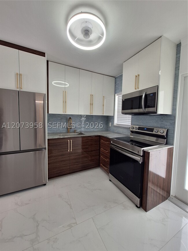 Building Photo - 1420 Pennsylvania Ave Unit 409