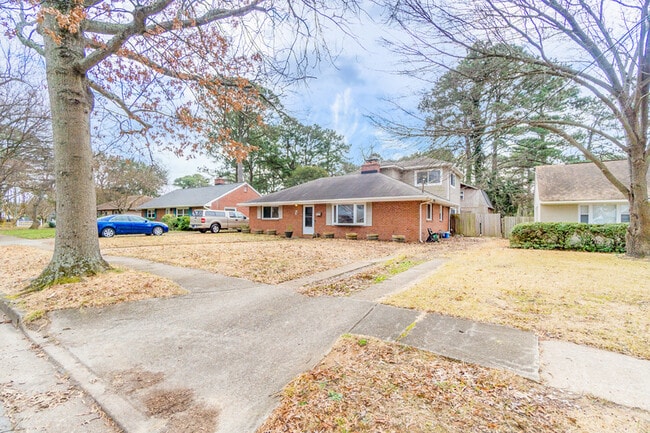 Photo - 209 W Bayview Blvd