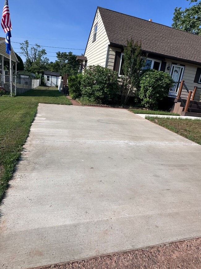 Photo - Cape Cod in Middletown 4 bedroom