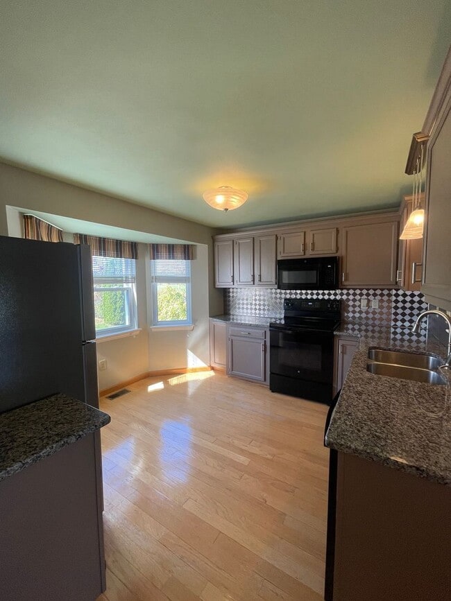 Photo - Baldwinsville Townhome - 2 Bedrooms 1.5 ba...
