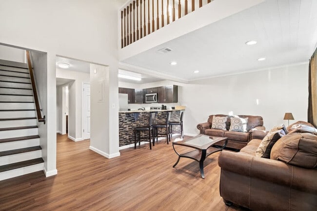 Building Photo - 5218 Beach Dr Unit ID1354910P