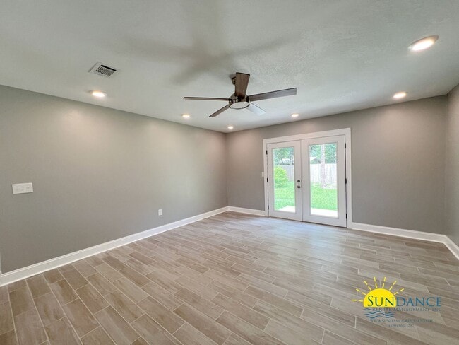 Photo - Inviting 3 Bedroom Home in Crestview Near Downtown & I-10!