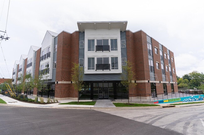 Building Photo - 576 E Third St Unit 312