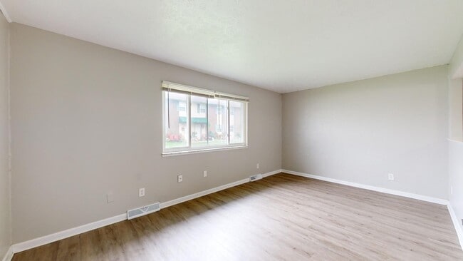 Photo - 3 Bedroom/1 bathroom renovated townhouse. Unit 39
