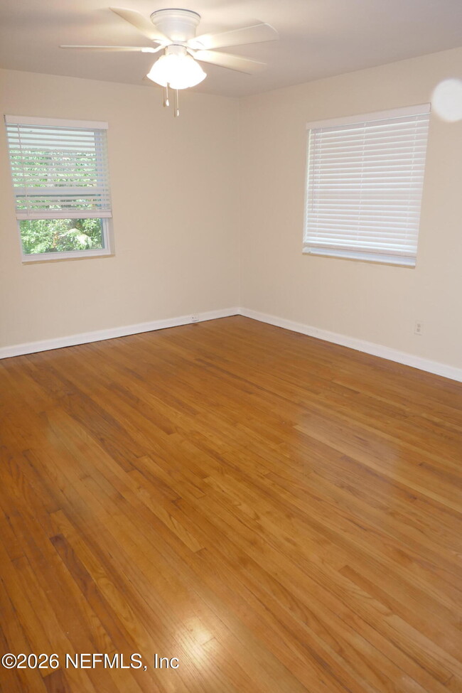 Photo - 2404 Red Oak Dr