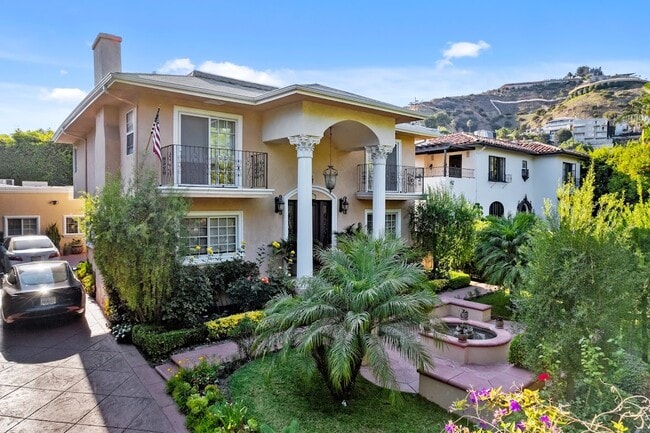 Building Photo - 1617 N Orange Grove Ave