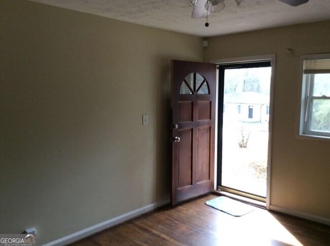 Photo - 105 E Mimosa Dr