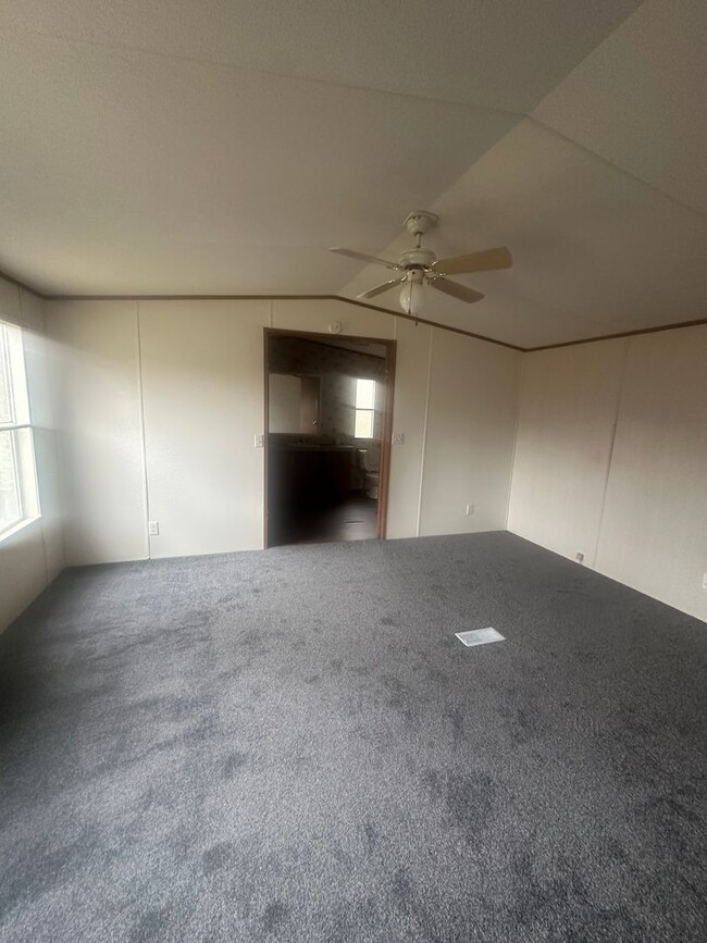 3 Bed/2 Bath Mobile Home - 3 Bed/2 Bath Mobile Home
