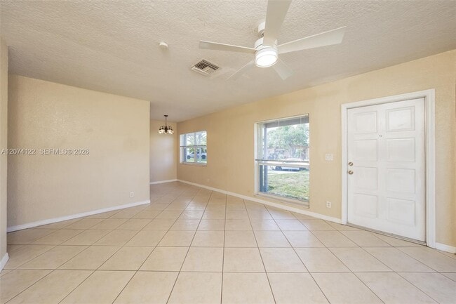 Photo - 900 W Bloxham St